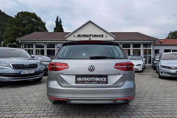 Volkswagen Passat Variant 2.0TDi 140kW DSG HIGHLINE ČR