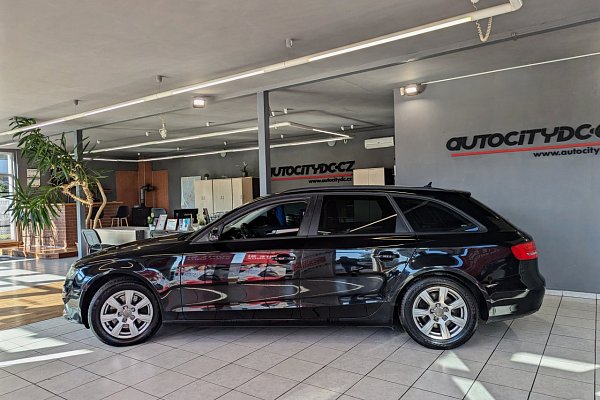 Audi A4 AVANT 2.0TDi 125kW 4x4 PDC BIXENONY ČR