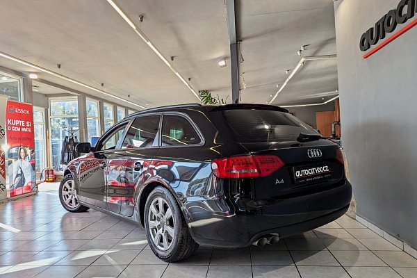 Audi A4 AVANT 2.0TDi 125kW 4x4 PDC BIXENONY ČR