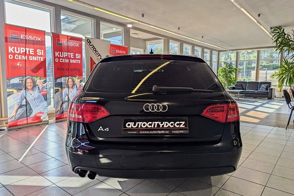 Audi A4 AVANT 2.0TDi 125kW 4x4 PDC BIXENONY ČR